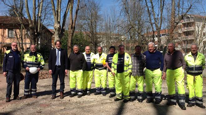 Centoventi alpini hanno rimesso a nuovo il Boschetto dei Partigiani