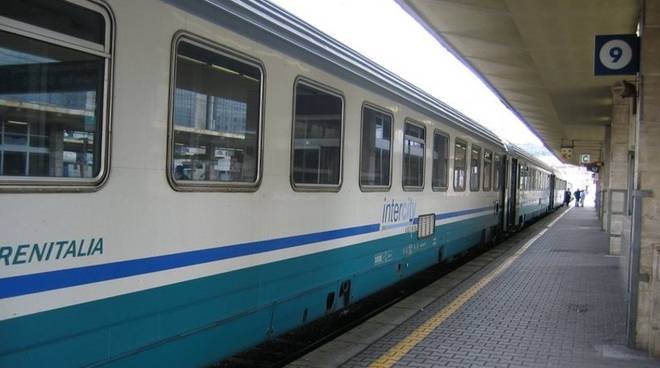 Linea ferroviaria Bra-Alba: sospesa la circolazione a causa di una frana  