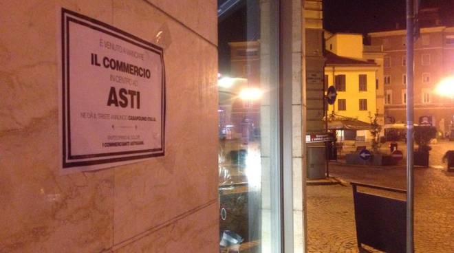 Affissi da Casapound manifesti funebri in centro contro la Ztl