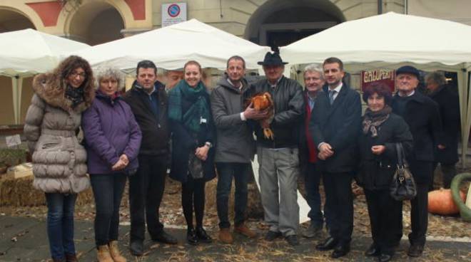 A San Damiano d'Asti la Fiera storica del cappone fa il pieno di turisti