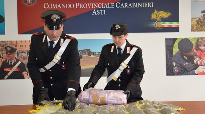 Asti, arrestato dai carabinieri 50enne che spacciava marjuana a giovanissimi