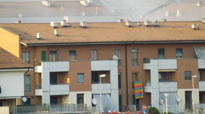 Asti, Incendio in autorimessa in Via Chiuminatti, vigili del fuoco in azione