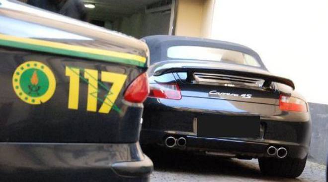 Lifting ai km ed evasione di 1,8 milioni di Euro, denunciato dalla Finanza venditore di auto di Nizza Monferrato