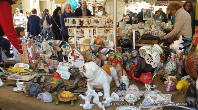 Asti, una splendida giornata di sole bacia la Fiera Carolingia (Foto)