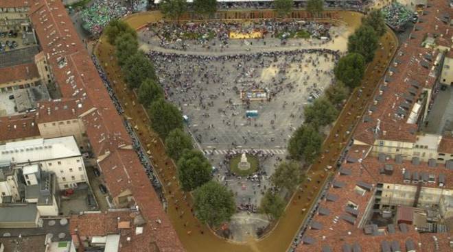 Tegola sul mondo del Palio: 21 indagati per maltrattamento