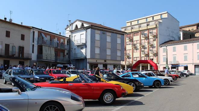 Grande successo a Mombercelli per l'evento autogastronomico con le "Regine nel Monferrato"