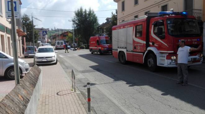 Incidente a Costigliole d'Asti, coppia su motociclo si scontra con auto