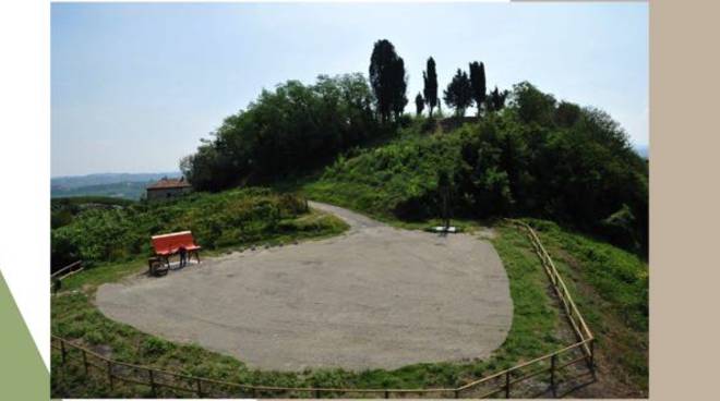 Costigliole d’Asti, a Bricco Lu la panchina gigante che guarda l’Unesco
