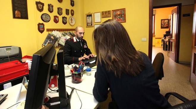 Giovane roerino denunciato dai carabinieri per stalking nei confronti di una collega