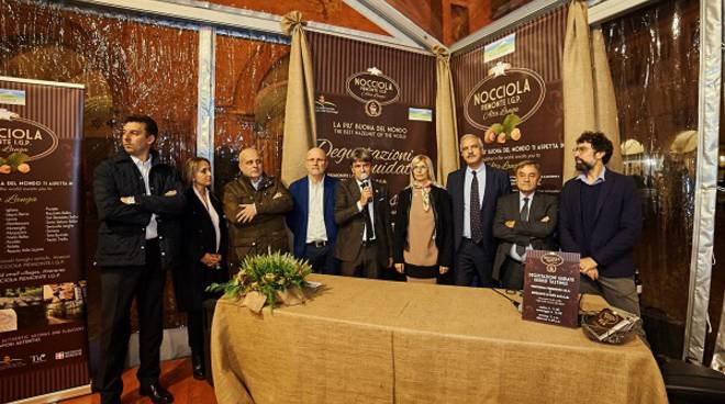 Inaugurato ad Alba il Salotto dei Gusti e Profumi con la Nocciola Piemonte IGP e il Moscato d'Asti DOCG