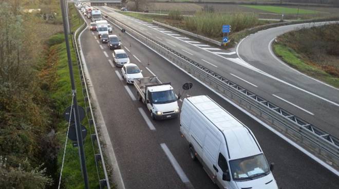 Asti, ancora un paio d'ore per la riapertura della tangenziale