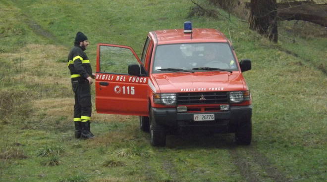 Canelli, rinvenuto cadavere di un uomo sulla riva del Belbo