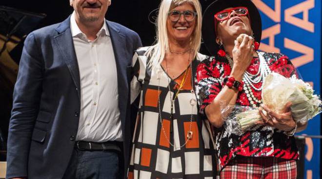 Dee Dee Bridgewater emoziona il folto pubblico dell’Alba Jazz Festival