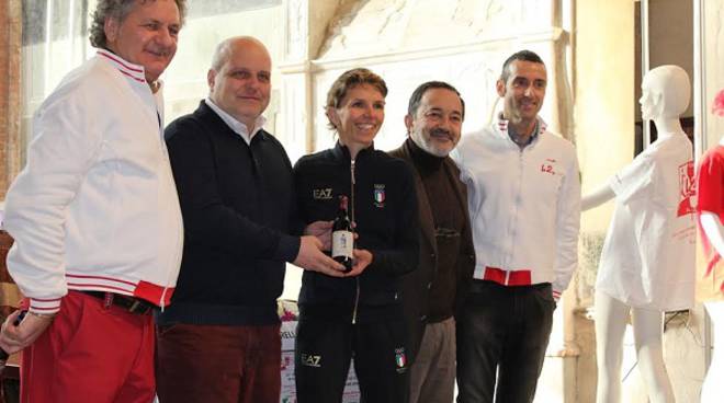 Alba: premio Club 42.195 alla maratoneta Catherine Bertone