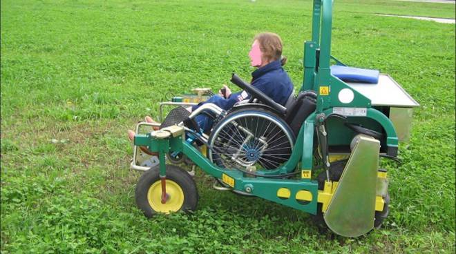 Disabilità, dal Crea arriva la sedia a rotelle per muoversi in campagna