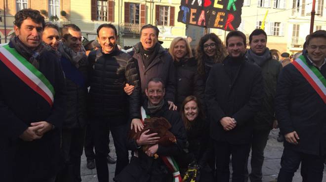 La prima giornata della Fiera Storica del Cappone di San Damiano d'Asti fa il pienone (foto)