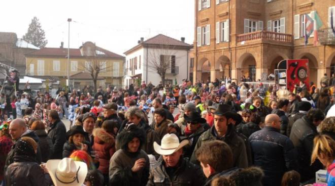 Carnevale 2017: i carri di Castelnuovo Belbo in tour  