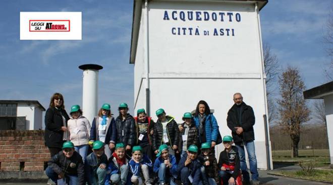 Bambini in visita all'acquedotto Asp di Cantarana