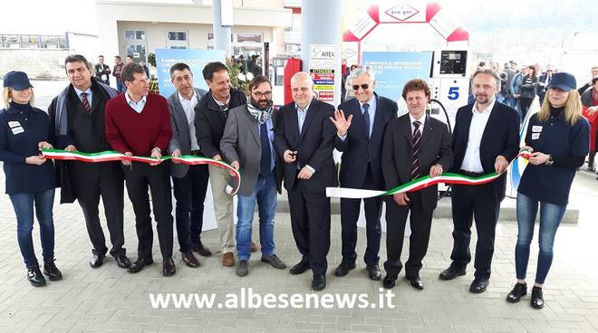 Inaugurato ad Alba il distributore di Egea e Bragas che eroga anche metano (Foto)