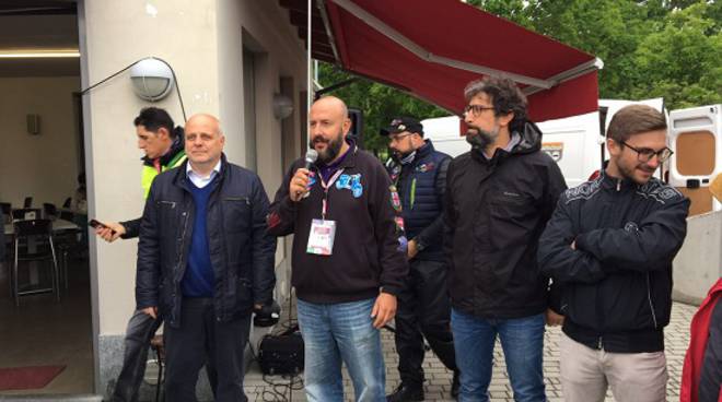Alba: il Sindaco Maurizio Marello al via del raduno nazionale Vespa Club Alba