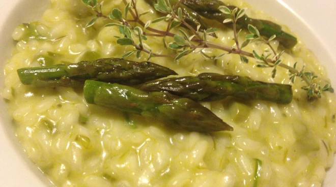 Il Piemonte, le sue eccellenze, la sua cucina: Risotto con asparagi, timo e tomino
