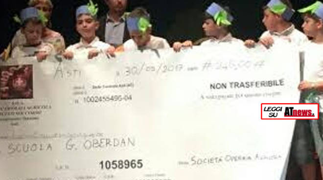 Asti, successo per gli alunni della scuola Oberdan al Teatro Alfieri con "La camicia della felicità"