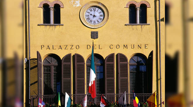 palazzo del comune di alba