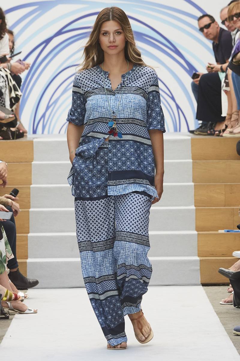 Sfilata collezione S/S 2019 Mara Venier per Luisa Viola