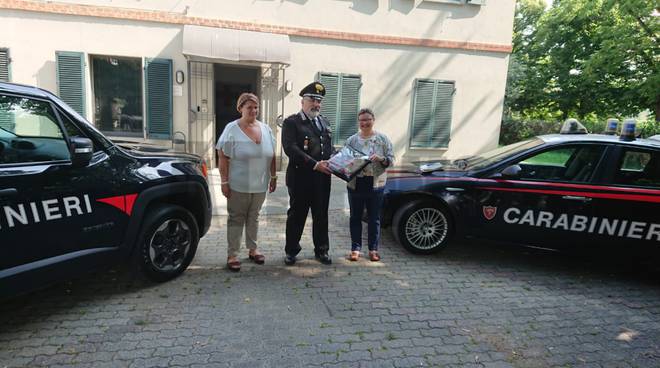 consegna kit dignità a carabinieri