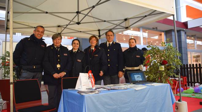 Gazebo Polizia 24112018