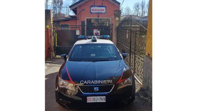 carabinieri mercatino usato