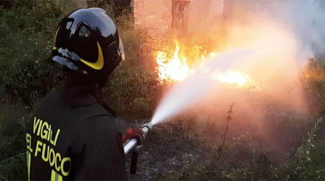 incendio vigili del fuoco