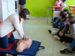 Alla scuola di Nizza Monferrato un nuovo defibrillatore donato dall'unione di Lions e Rotary