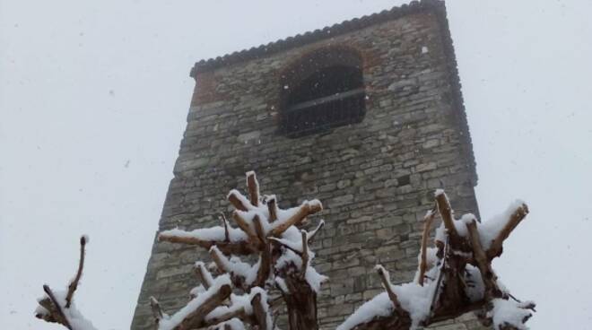 torre schierano con la neve