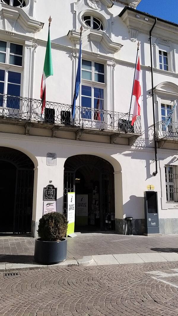 Ente Turismo Langhe Monferrato Roero: Infopoint turistico di Asti per due mesi aperto nel palazzo comunale