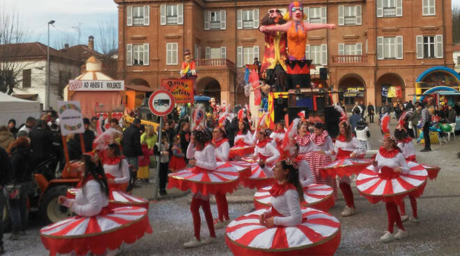 grande partecipazione al carnevale di Castelnuovo Belbo