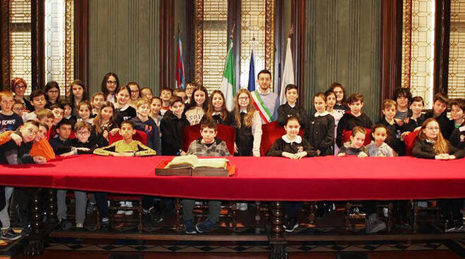 scuola gianni rodari in visita al palazzo comunale di alba