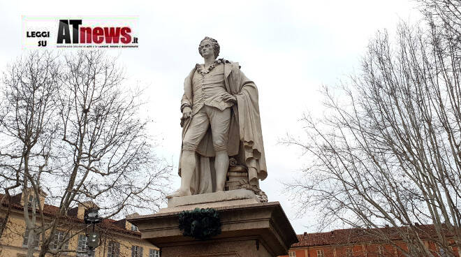 Città di Asti - Statua di Vittorio Alfieri in PIazza Alfieri