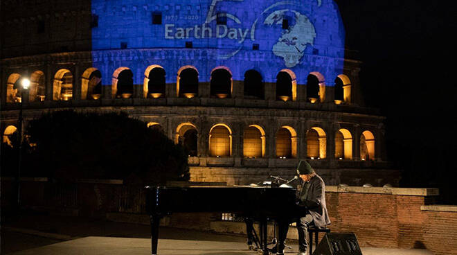 Centinaia di milioni di visualizzazioni nel mondo per la maratona italiana #onepeopleoneplanet 