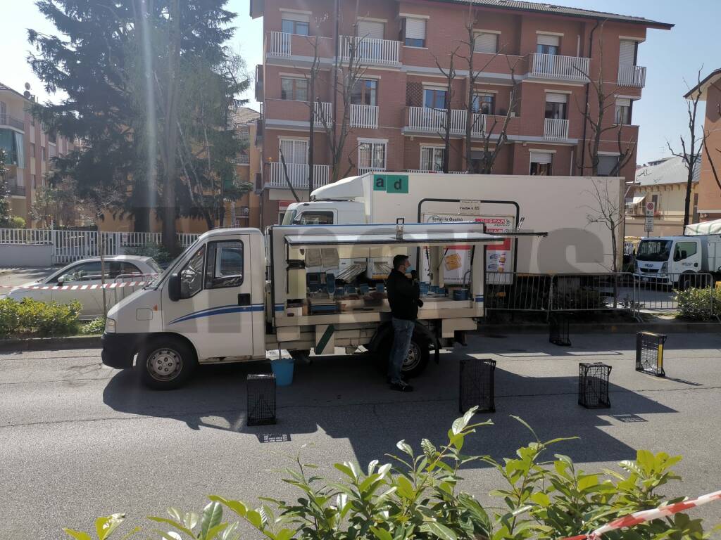 Mercato via gozzano 