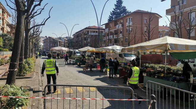 Mercato via gozzano 