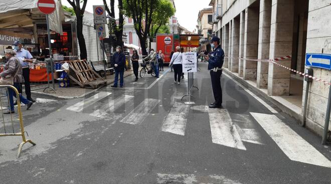 Nizza: a breve la riapertura di ecocentro e biblioteca. Dubbi sul possibile ampliamento del mercato