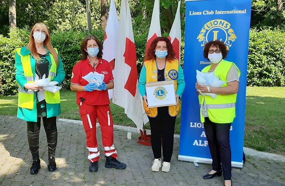 donazione mascherine a Croce Rossa da Lions Alfieri