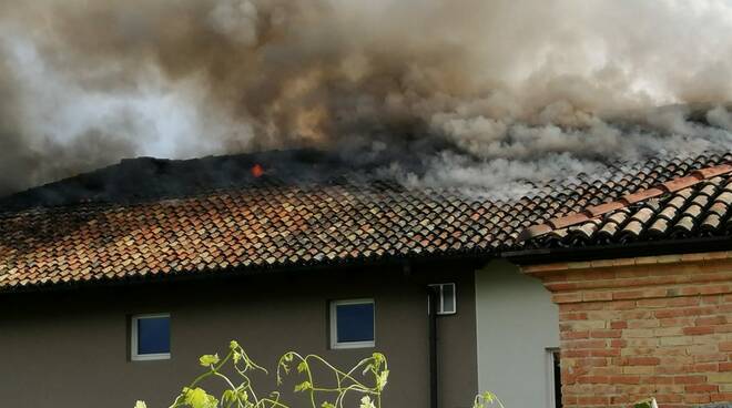 incendio costigliole per fulmine