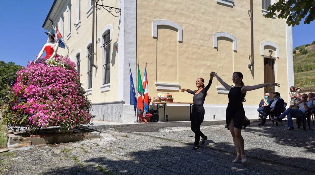 Ponzano Monferrato: fiori e paesaggio per accogliere… e vivere nel bello