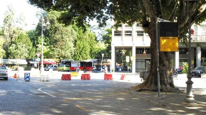 fermato bus piazza alfieri