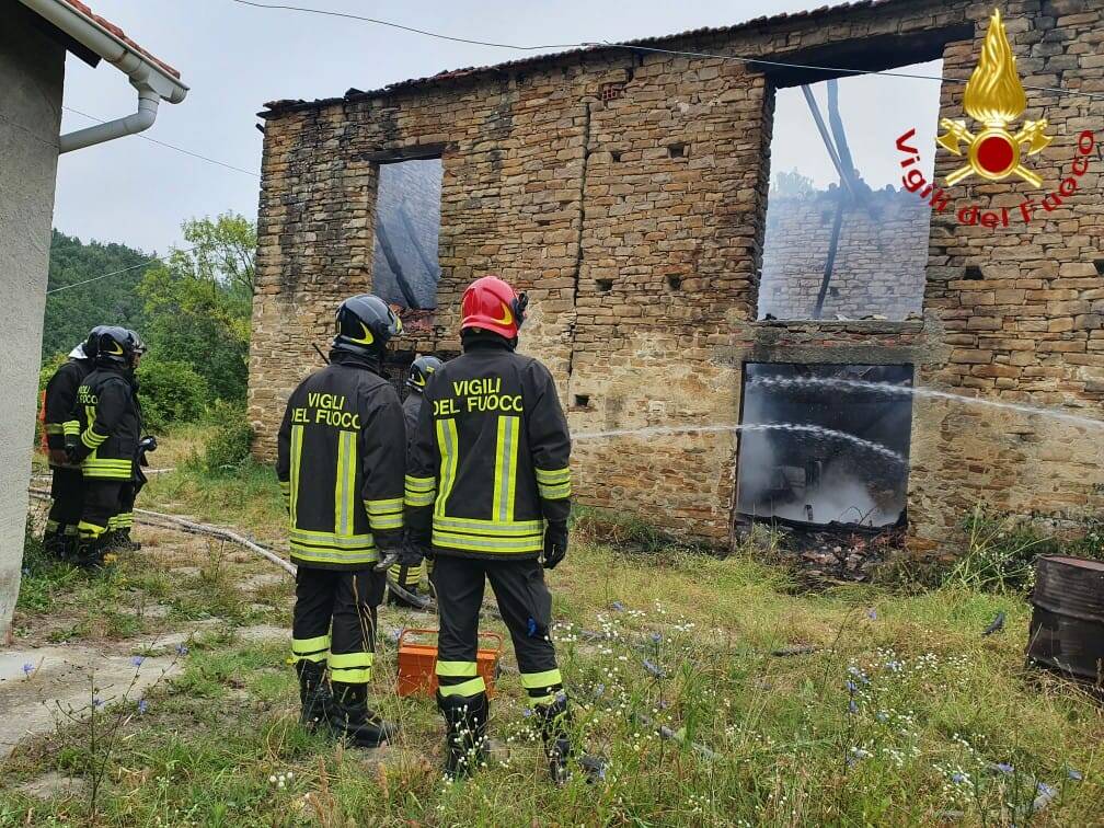 incendio cascina bubbio 18072020