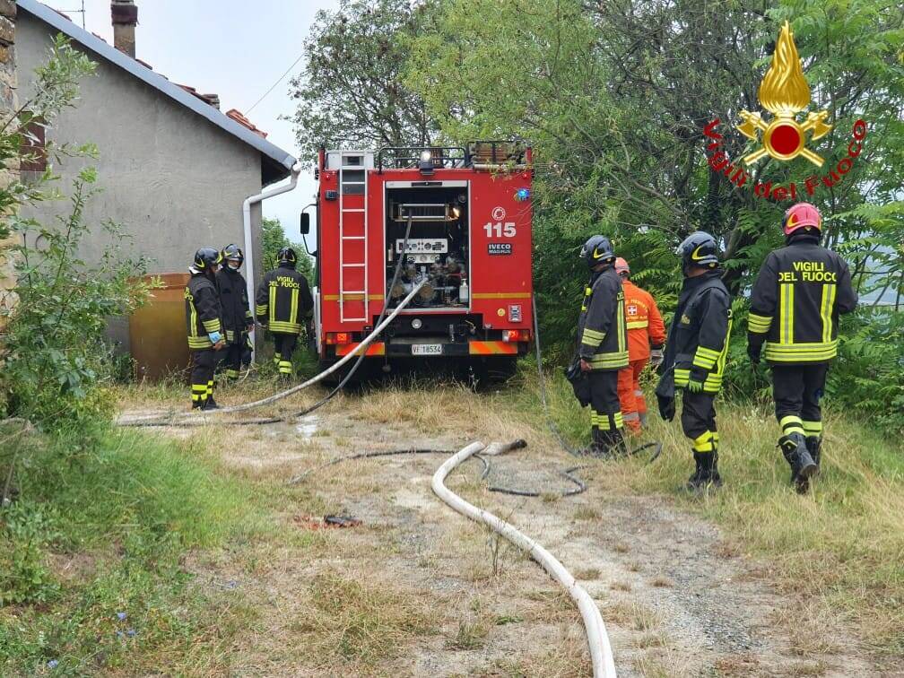 incendio cascina bubbio 18072020