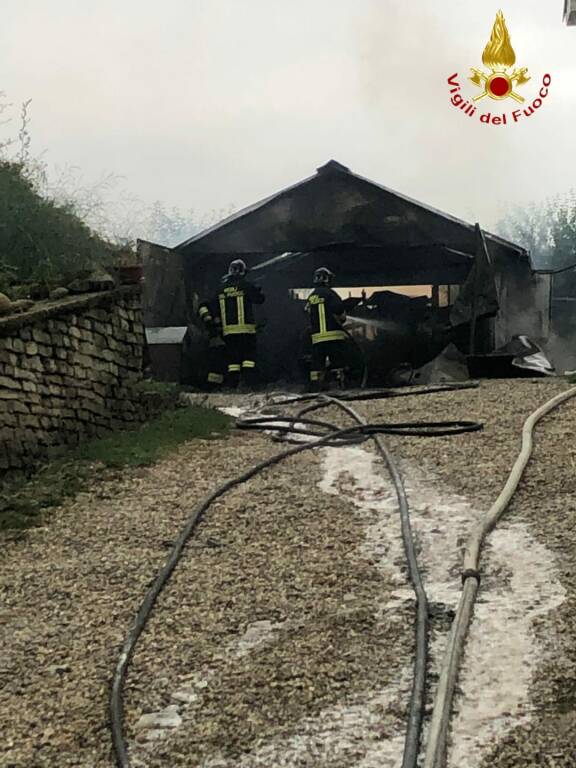 Incendio deposito attrezzi santo Stefano Belbo 