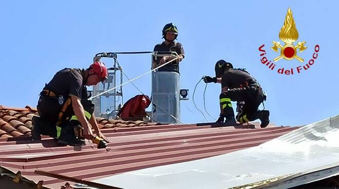 intervento vigili del fuoco tetto scuola castell'alfero